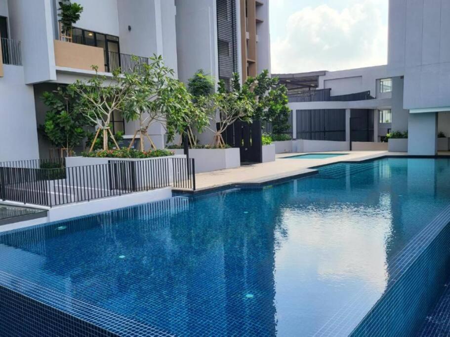 Sky Trees 15-06 4pax, Bukit Indah, Aeon, Legoland, Netflix * Johor Bahru
