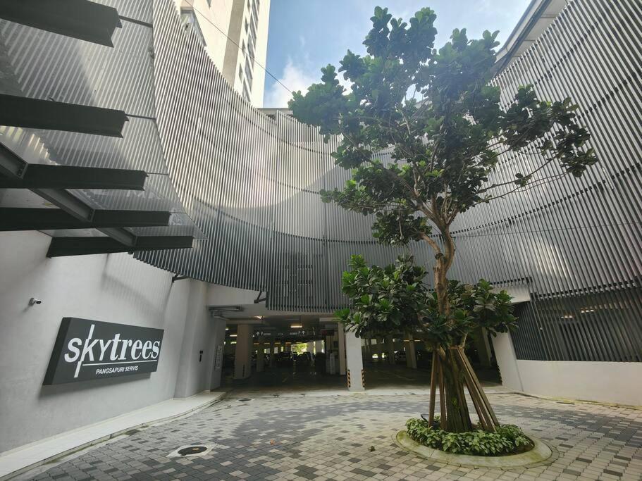 Apartment Sky Trees 15-06 4pax, Bukit Indah, Aeon, Legoland, Netflix